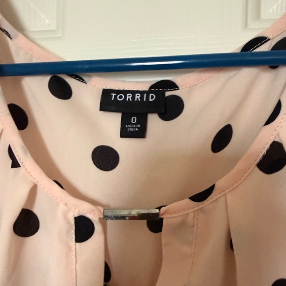 Torrid light pink polka dot sleeveless blouse women’s plus size 0 - Picture 3 of 4